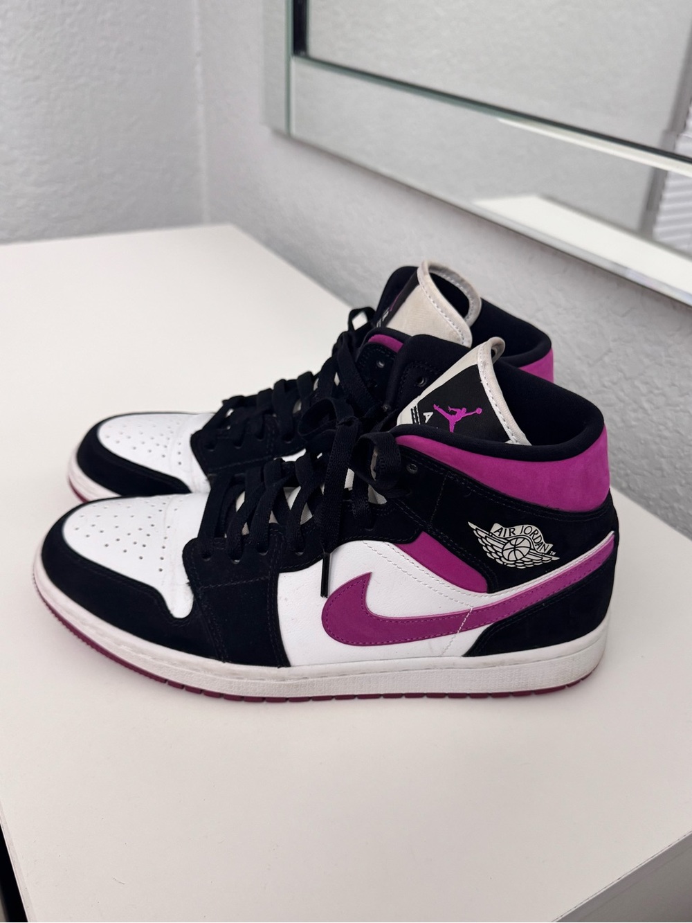 Jordan High-Top Sneakers White, Black & Magenta Air Jordan 1 Mid 'Cactus Flower